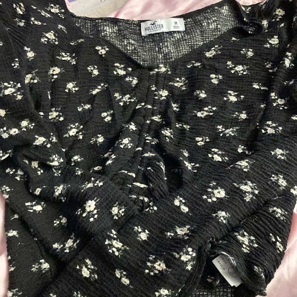 hollister floral long sleeved top